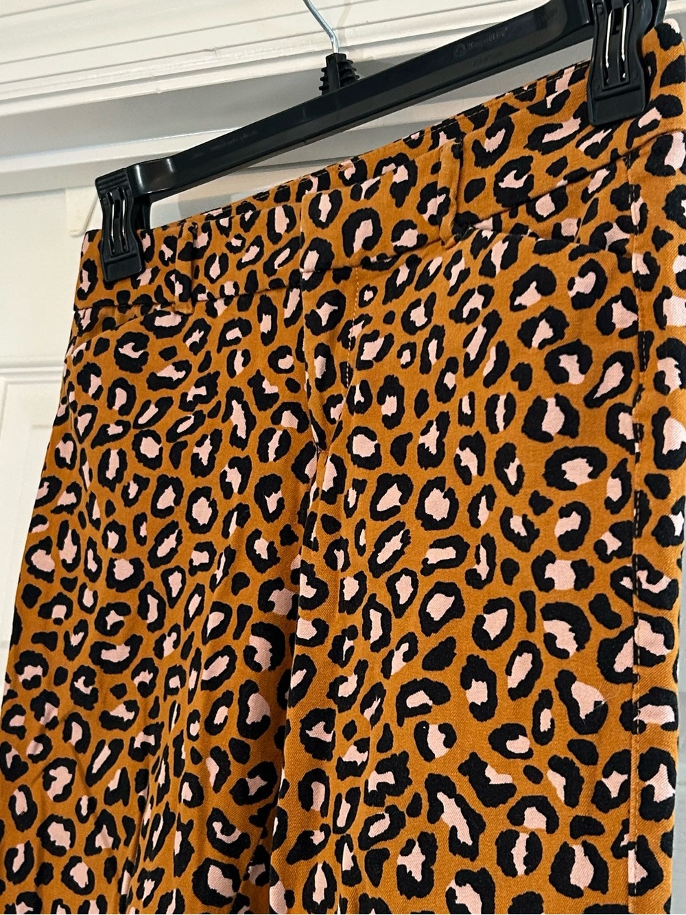 Old Navy Pixie Mid Rise Angle Animal Print Leopard size 2 - Picture 4 of 8